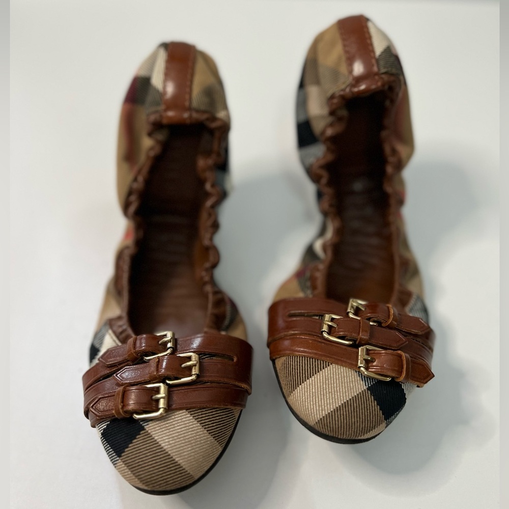 Burberry flats